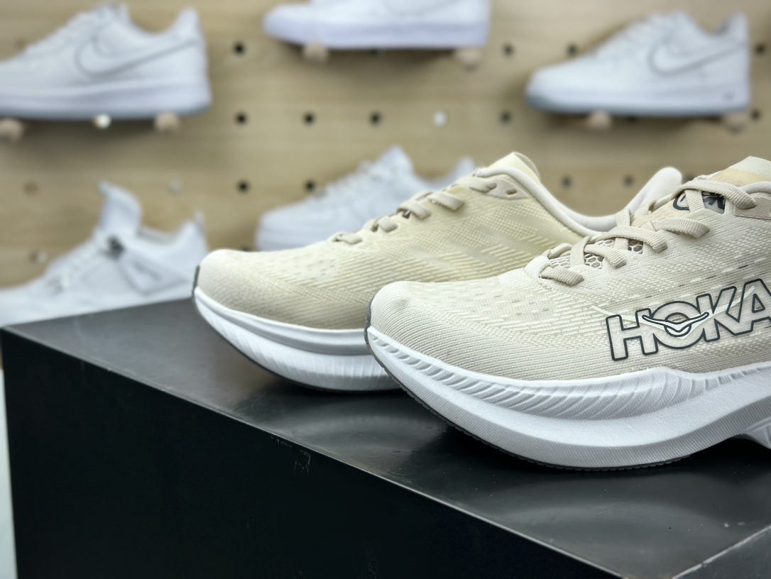 Hoka One One Mach 6 Low 马赫6代系列低帮全马竞速轻量透气慢跑鞋“网织米白橘粉”1147810/EGV