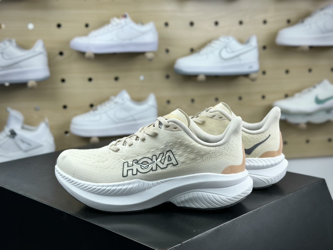 Hoka One One Mach 6 Low 马赫6代系列低帮全马竞速轻量透气慢跑鞋“网织米白橘粉”1147810/EGV