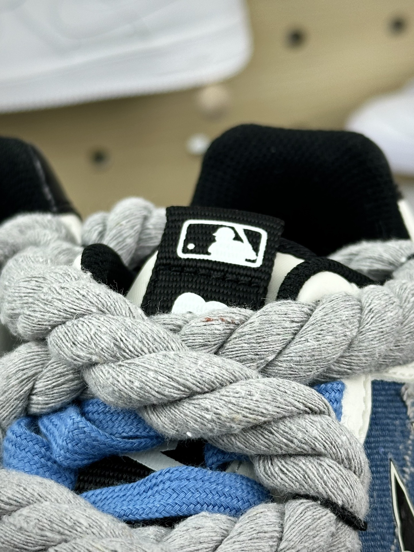 New York Yankees x MLB Chunky Liner Low 学长鞋系列低帮绑带运动板鞋“黑灰白黑骑士涂鸦”3ASXCA12N-50WHS