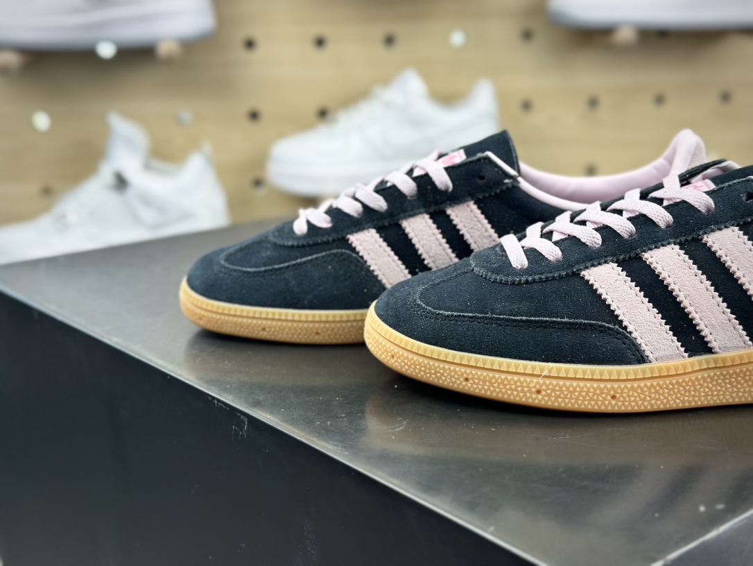 阿迪达斯Adidas Originals Handball SPZL 手球运动员板鞋“翻毛黑少女粉焦糖底”IE5897