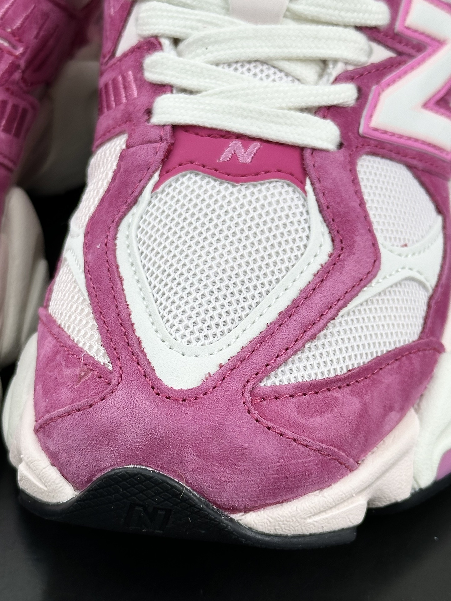 新百伦New Balance 9060”Rose Pink”系列复古跑步鞋“玫粉米白”U9060FP