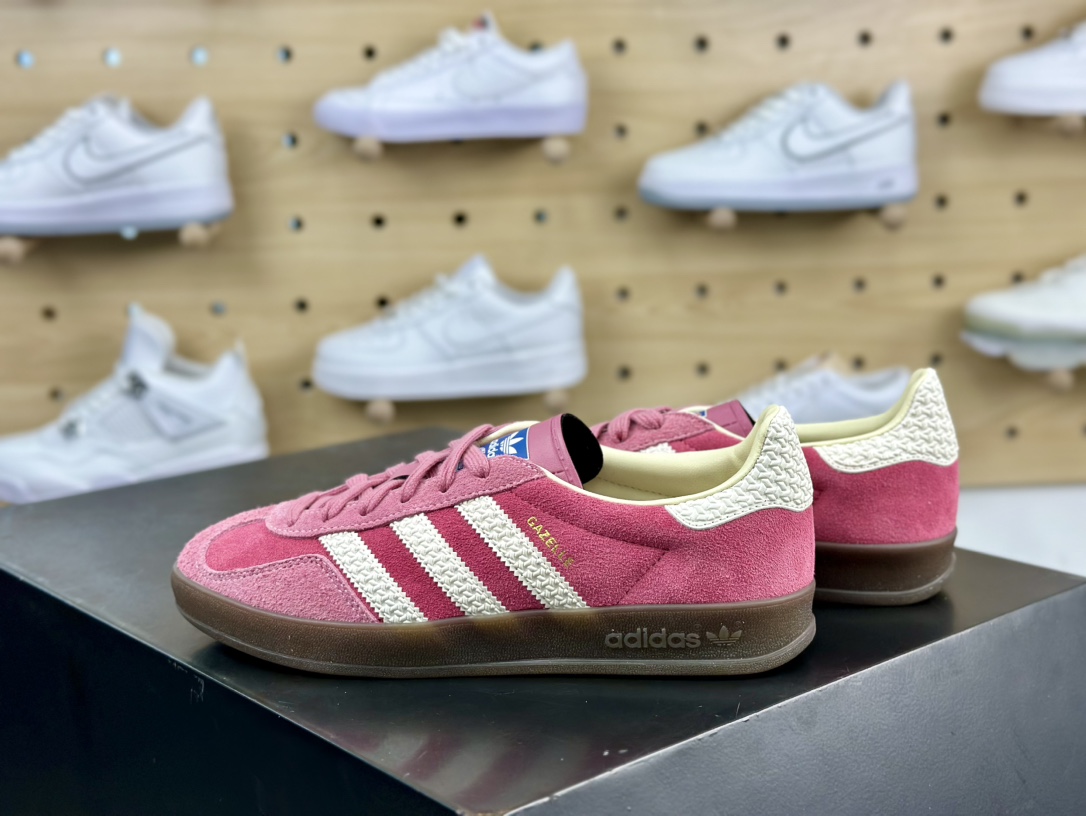 阿迪达斯Adidas Gazelle Indoor Trainers 羚羊内训系列低帮板鞋“翻毛树莓粉白焦糖底”IF1809