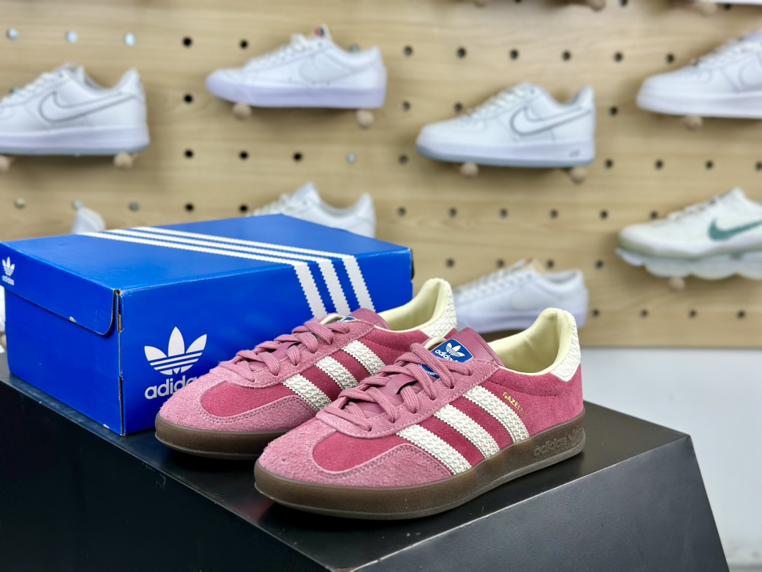 阿迪达斯Adidas Gazelle Indoor Trainers 羚羊内训系列低帮板鞋“翻毛树莓粉白焦糖底”IF1809