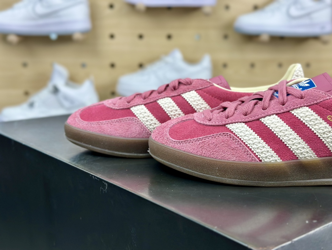 阿迪达斯Adidas Gazelle Indoor Trainers 羚羊内训系列低帮板鞋“翻毛树莓粉白焦糖底”IF1809