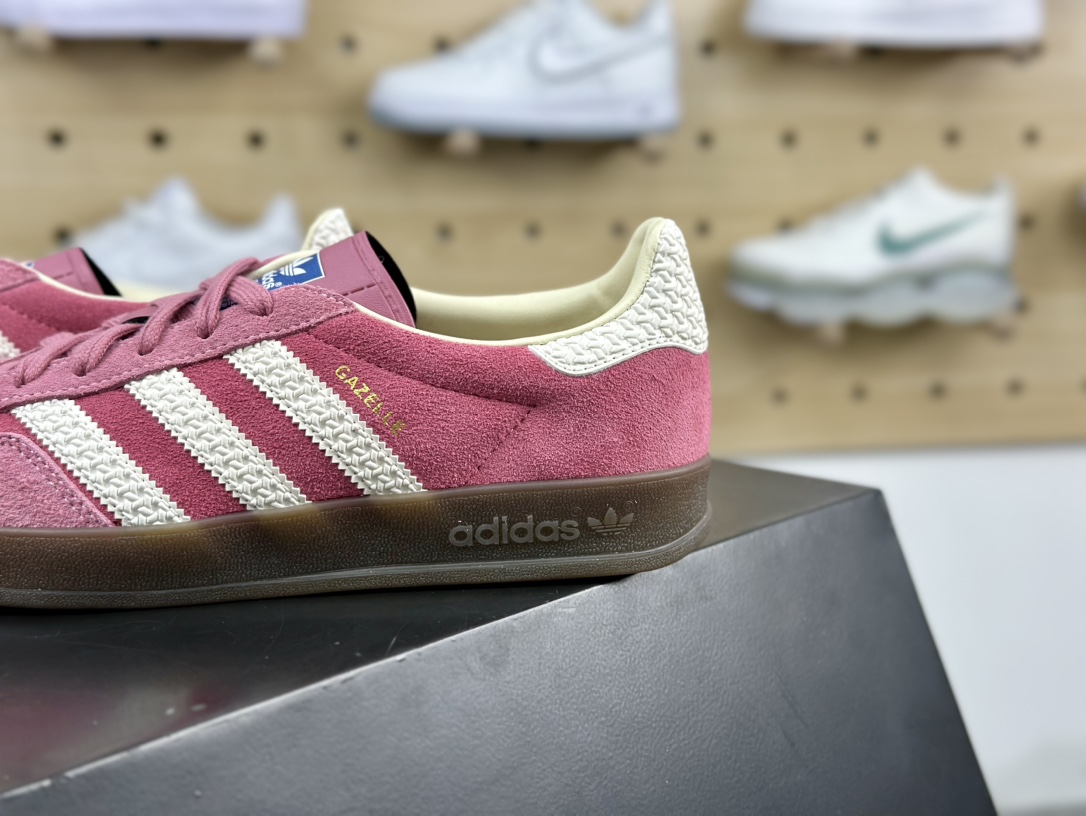 阿迪达斯Adidas Gazelle Indoor Trainers 羚羊内训系列低帮板鞋“翻毛树莓粉白焦糖底”IF1809