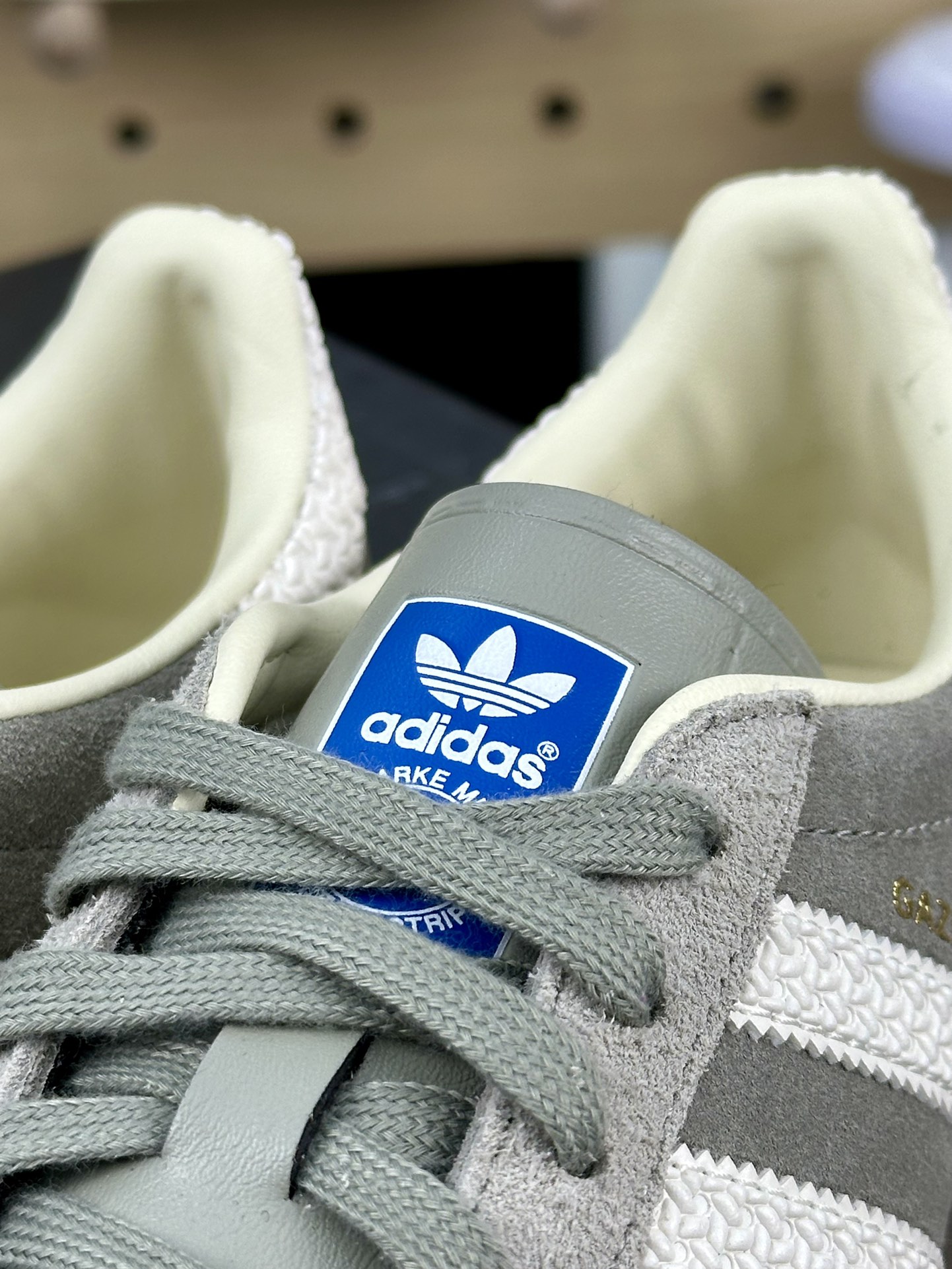 阿迪达斯Adidas Gazelle Indoor Trainers 羚羊内训系列低帮板鞋“翻毛铁灰白生胶底”IF1807