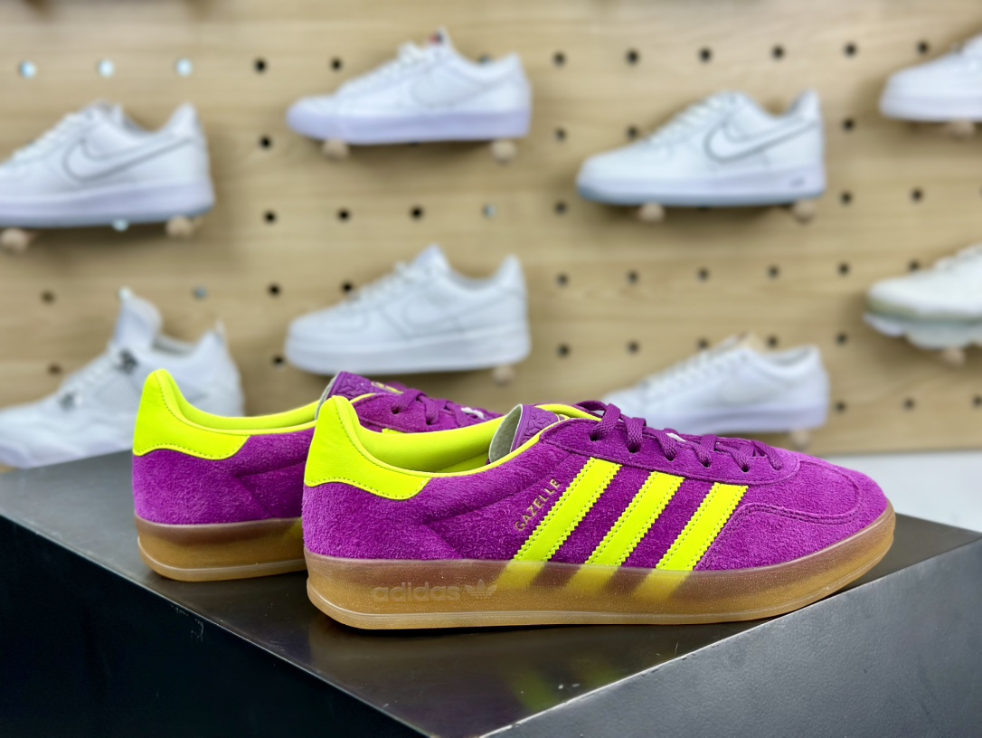 阿迪达斯Adidas Gazelle Indoor Trainers 羚羊内训系列低帮板鞋“深紫荧光黄生胶底”HQ8715