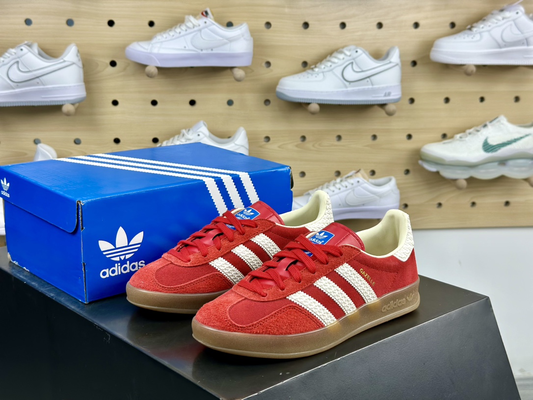 阿迪达斯Adidas Gazelle Indoor Trainers 羚羊内训系列低帮板鞋“翻毛红白生胶底”IF1808