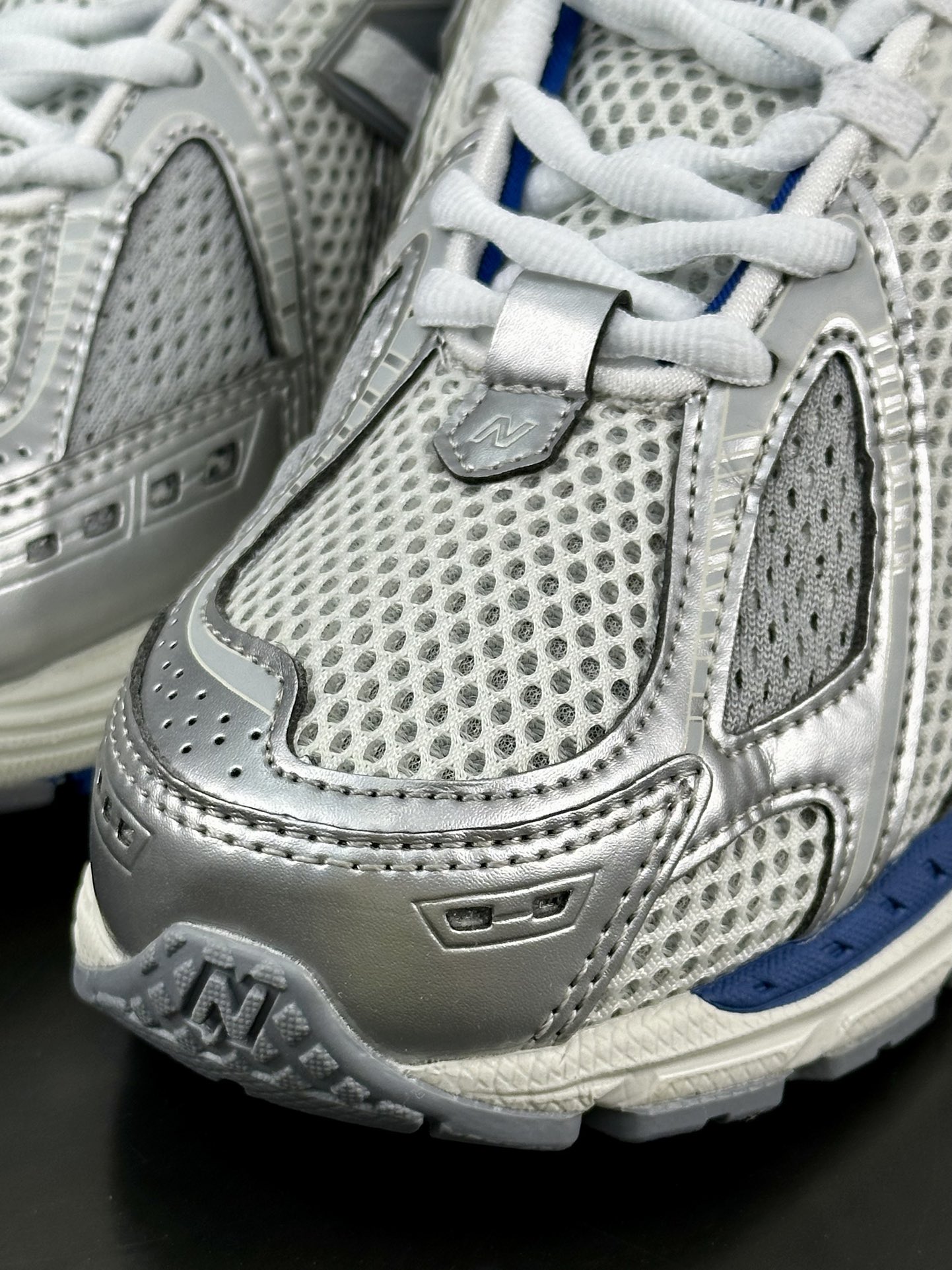 NB新百伦New Balance 1906R”Silver Metallic/Blue”系列低帮慢跑鞋“金属银白蓝”M1906RQA