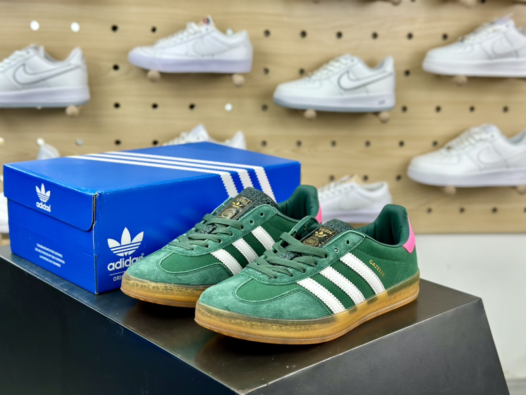 阿迪达斯Adidas Gazelle Indoor Trainers 羚羊内训系列低帮板鞋“麂皮深绿粉白生胶底”IG5929