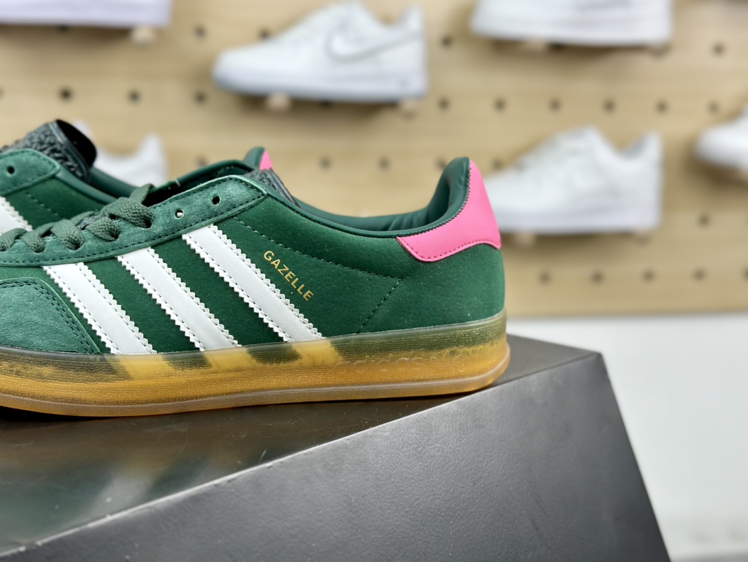 阿迪达斯Adidas Gazelle Indoor Trainers 羚羊内训系列低帮板鞋“麂皮深绿粉白生胶底”IG5929