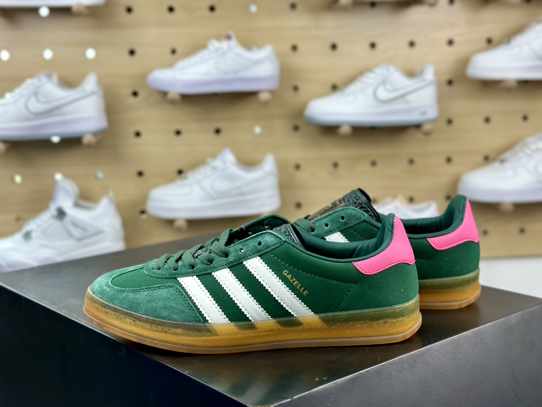 阿迪达斯Adidas Gazelle Indoor Trainers 羚羊内训系列低帮板鞋“麂皮深绿粉白生胶底”IG5929