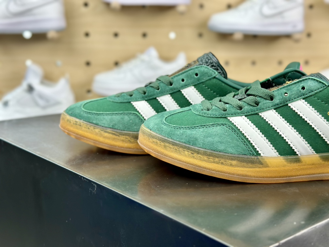 阿迪达斯Adidas Gazelle Indoor Trainers 羚羊内训系列低帮板鞋“麂皮深绿粉白生胶底”IG5929