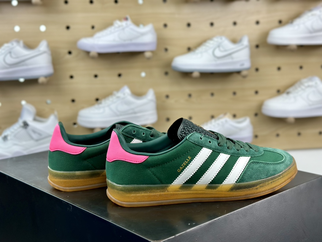 阿迪达斯Adidas Gazelle Indoor Trainers 羚羊内训系列低帮板鞋“麂皮深绿粉白生胶底”IG5929