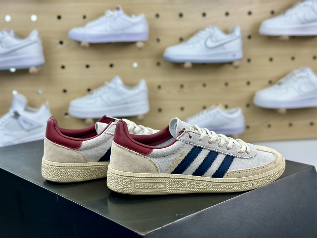 阿迪达斯Adidas Originals Handball SPEZIAL 手球运动员运动板鞋“皮革白灰暗蓝酒红”IF3742