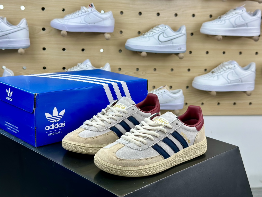 阿迪达斯Adidas Originals Handball SPEZIAL 手球运动员运动板鞋“皮革白灰暗蓝酒红”IF3742