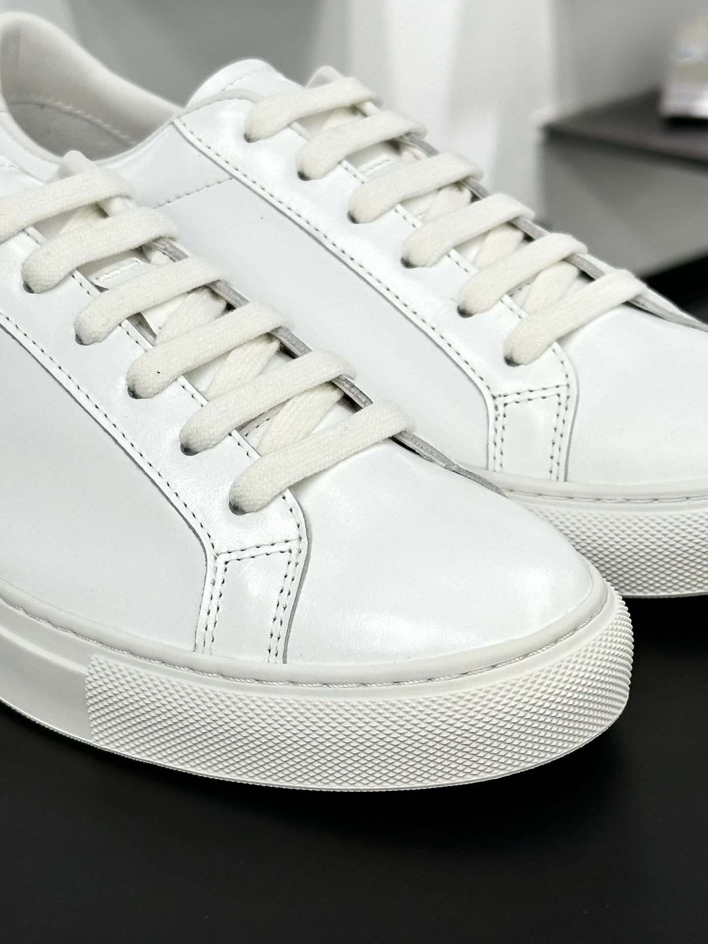 WOMAN by Common Projects Achilles Low经典阿基里斯系列百搭低帮板鞋“全白黑后跟”