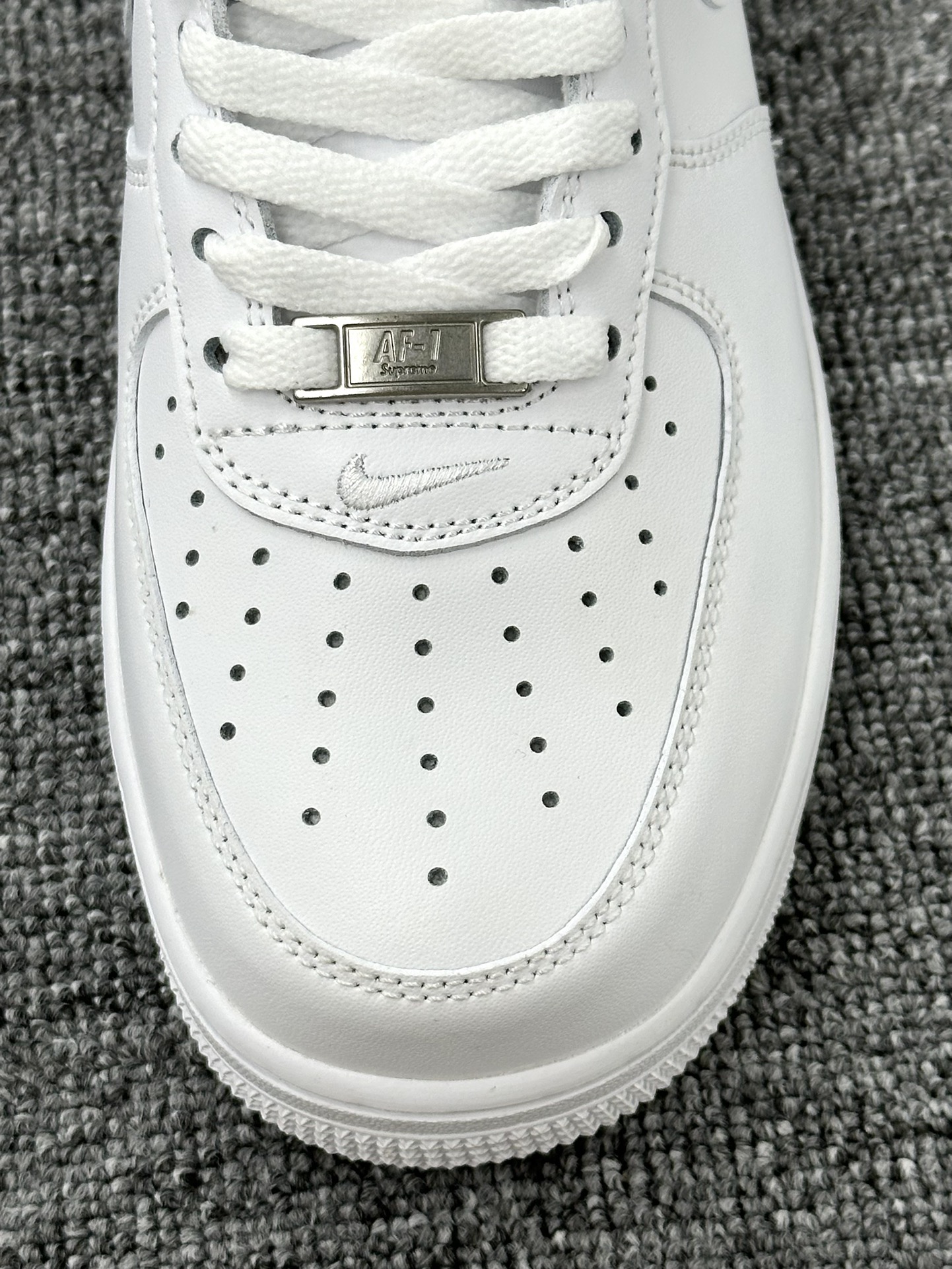 Supreme x Nike Air Force 1 Low'07”White”空军一号经典低帮板鞋“联名白红LOGO”CU9225-100