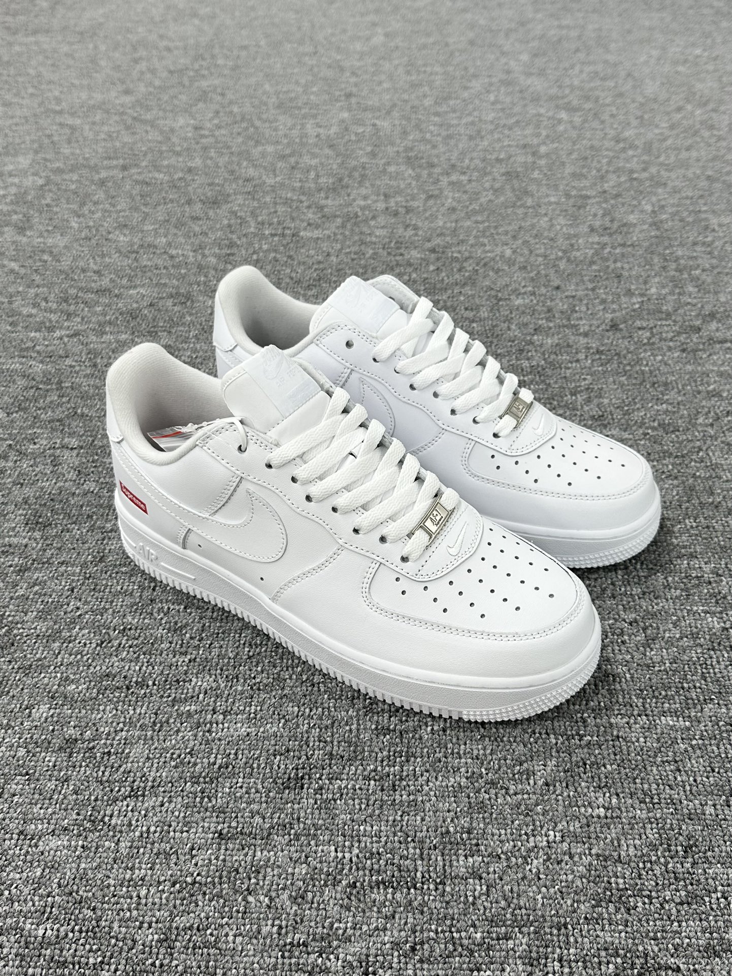 Supreme x Nike Air Force 1 Low'07”White”空军一号经典低帮板鞋“联名白红LOGO”CU9225-100