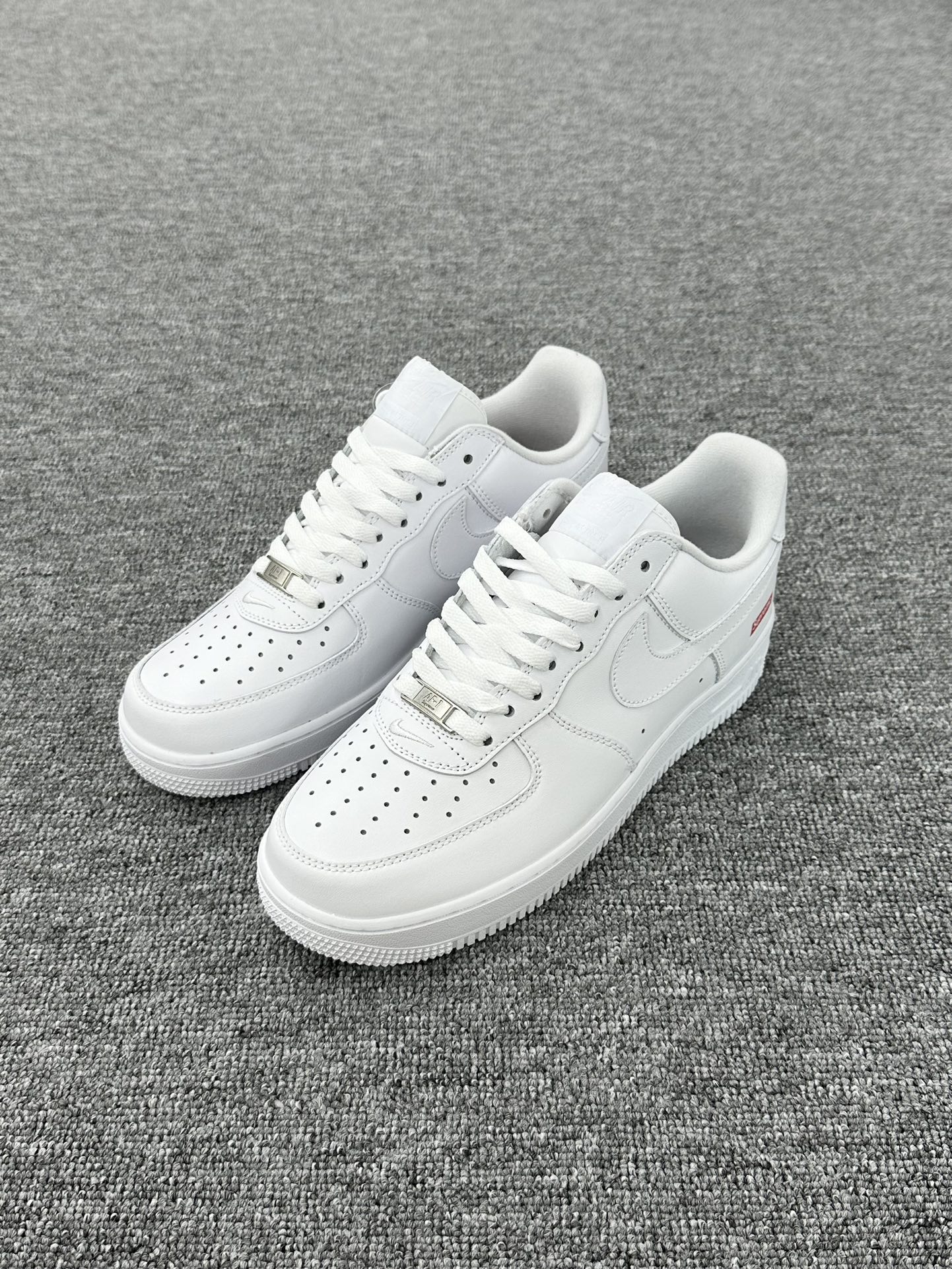 Supreme x Nike Air Force 1 Low'07”White”空军一号经典低帮板鞋“联名白红LOGO”CU9225-100