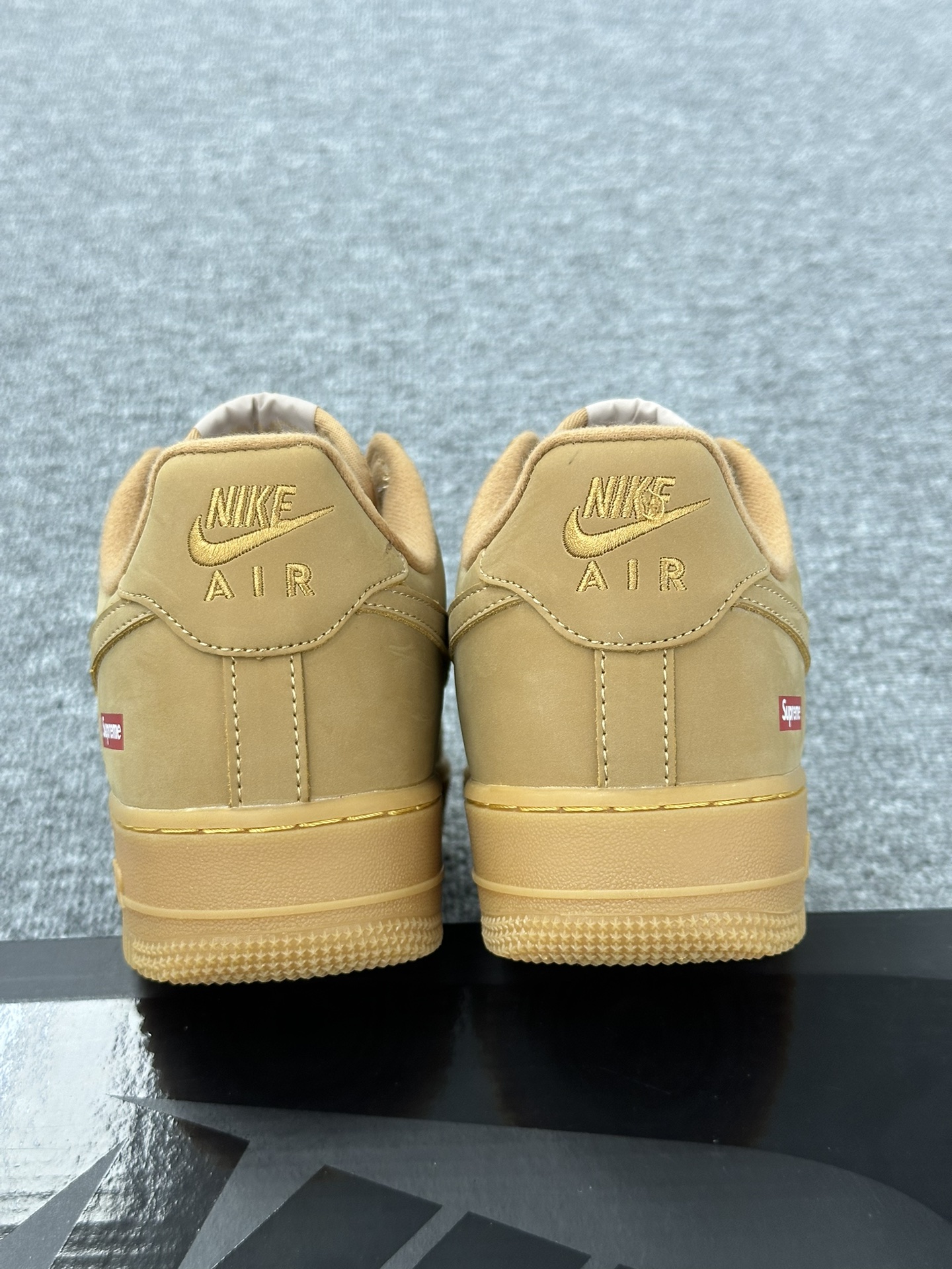 Supreme x Nike Air Force 1 Low'07”Wheat Flax”空军一号低帮板鞋“Sup麦黄”DN1555-200