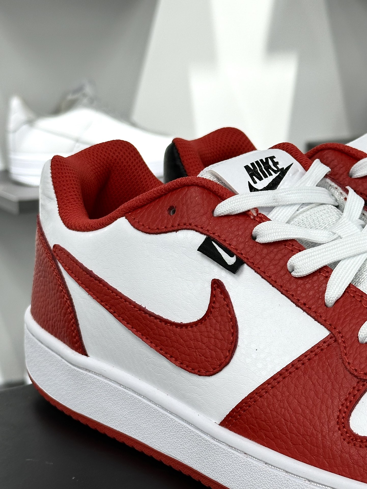 耐克Nike Ebernon Low Premium”White University Red”伊贝尔农系列低帮板鞋“皮革大学红白黑”AQ1774-101