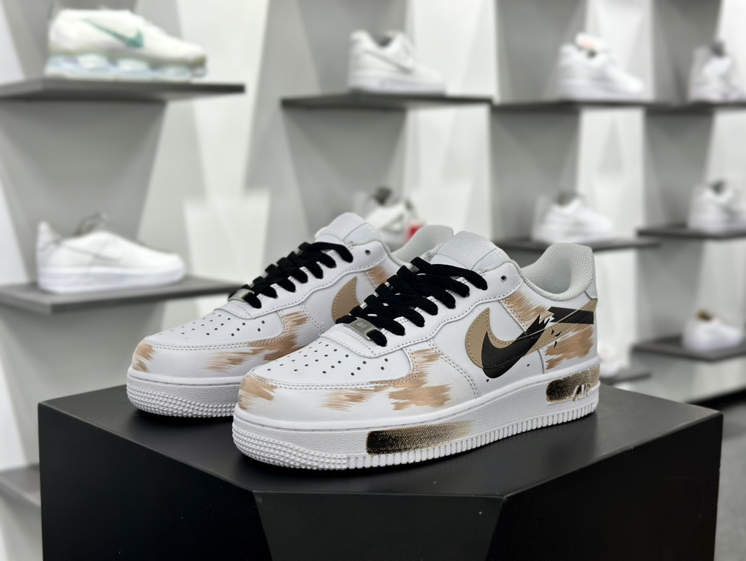 耐克Nike Air Force 1’07 Low”White/Khaki/Black/Graffiti”空军一号低帮经典百搭休闲运动板鞋“皮革白卡其黑断钩涂鸦”CW2288-111