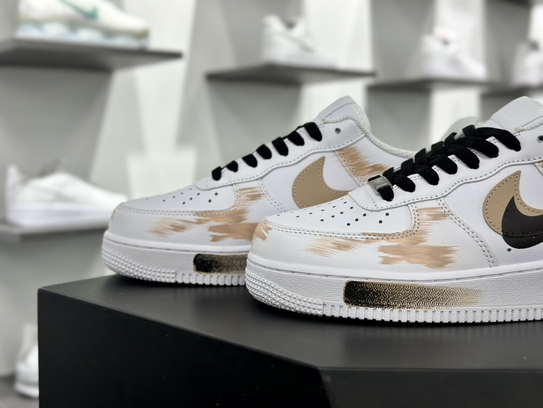 耐克Nike Air Force 1'07 Low”White/Khaki/Black/Graffiti”空军一号低帮经典百搭休闲运动板鞋“皮革白卡其黑断钩涂鸦”CW2288-111