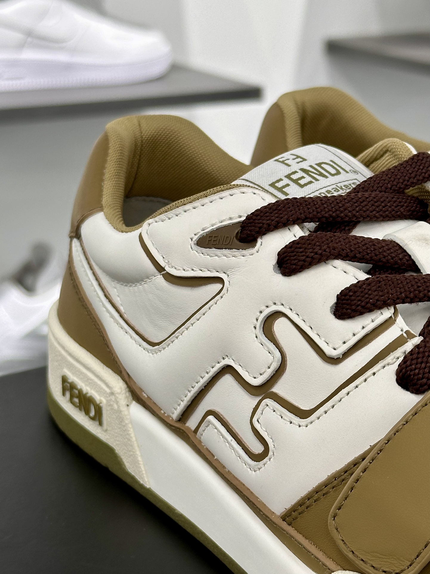 芬迪Fendi Match Sneaker Low Velcro竞赛系列魔术贴低帮复古百搭休闲运动板鞋“魔术贴军绿米白”