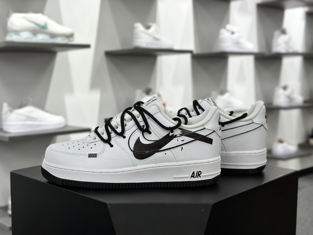 耐克Nike Air Force 1'07 Low”White/Black/Graffiti”空军一号板鞋“皮革白黑断钩涂鸦绑绳”ZH0316-026