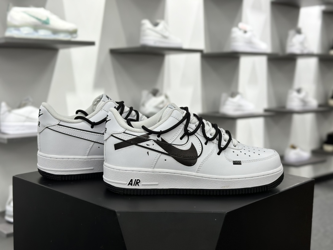 耐克Nike Air Force 1'07 Low”White/Black/Graffiti”空军一号板鞋“皮革白黑断钩涂鸦绑绳”ZH0316-026