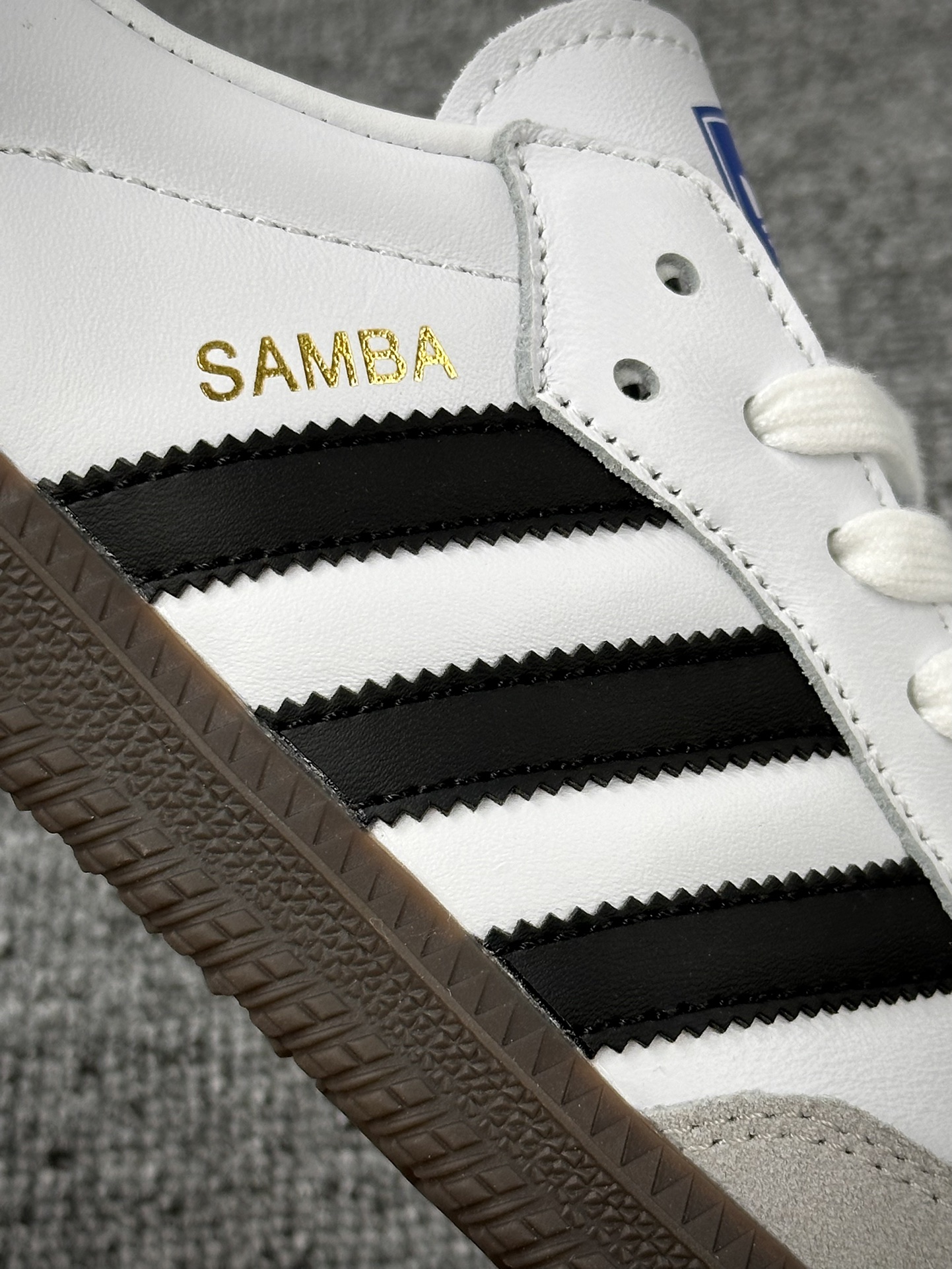 三叶草Adidas Originals Samba OG桑巴舞系列绅士德训板鞋“皮革白粉兔涂鸦焦糖底”B75806