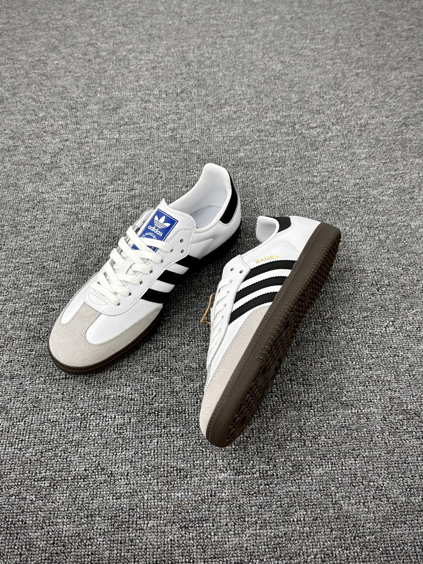 三叶草Adidas Originals Samba OG桑巴舞系列绅士德训板鞋“皮革白粉兔涂鸦焦糖底”B75806