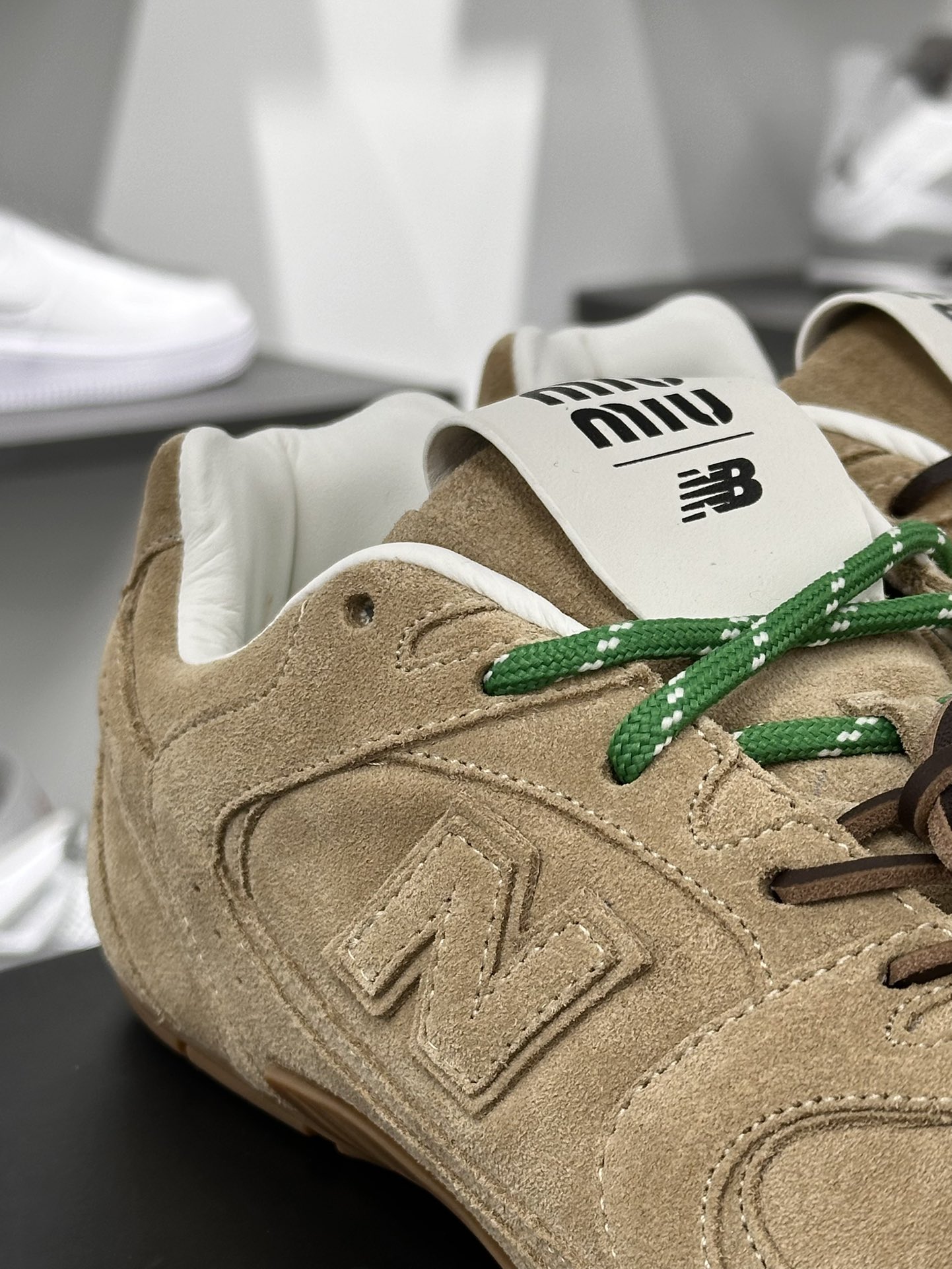 缪缪Miu Miu x NB新百伦New Balance 530 SL系列低帮经典慢跑鞋“联名驼棕绿鞋带”5E165E_Z5O_F0379_F_D005