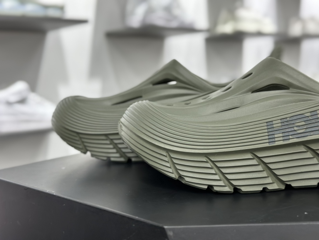 Hoka One One Ora Recovery Slide 奥拉系列舒适泡棉厚底增高洞洞鞋凉拖鞋“暗绿”1147951/VLV