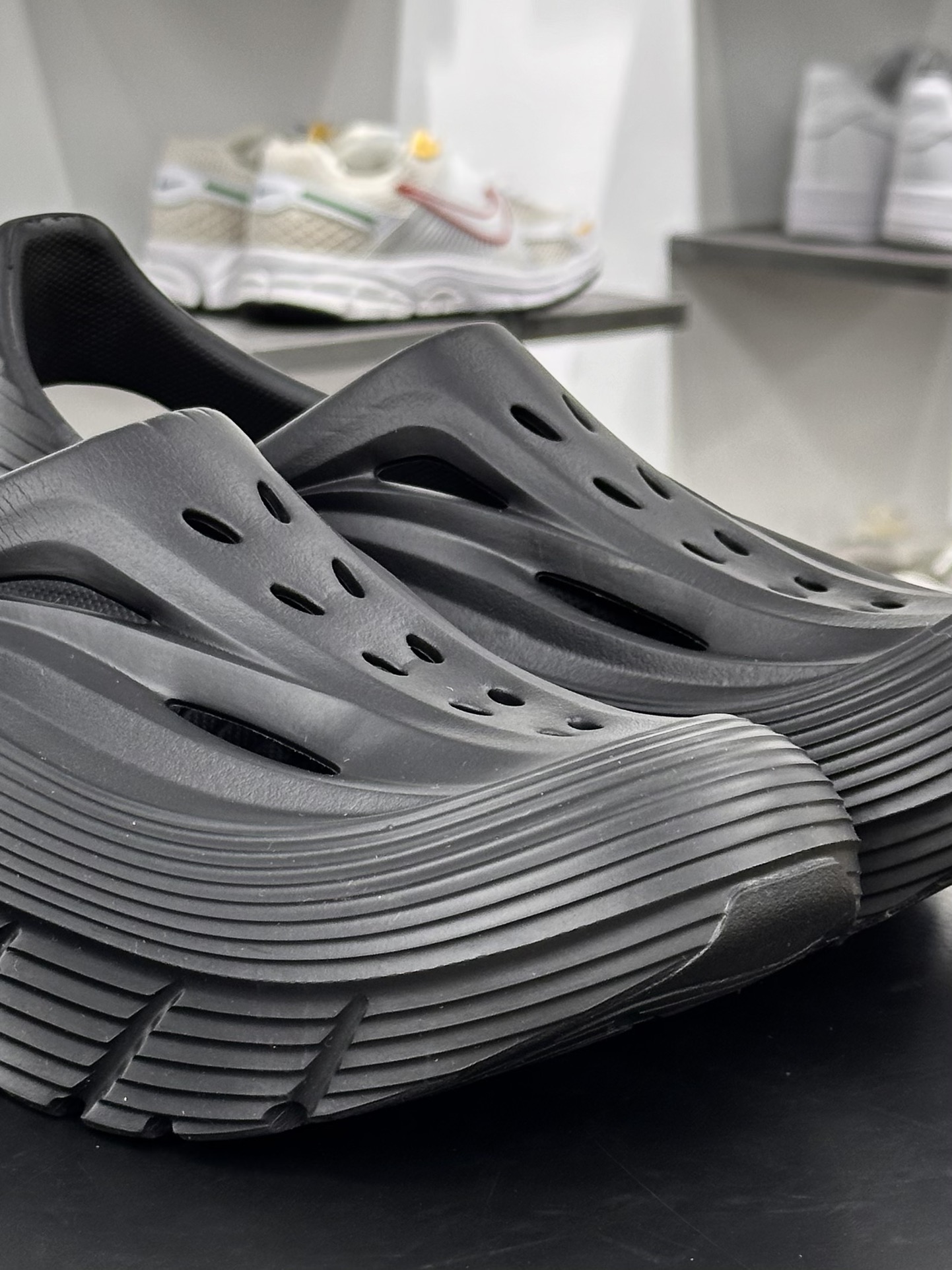 Hoka One One Ora Recovery Slide 奥拉系列舒适泡棉厚底洞洞鞋凉拖鞋“全黑”1147951/BBLC