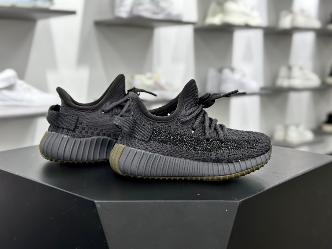 Adidas Yeezy Boost 350 V2”Core Black/White”椰子系列低帮慢跑鞋童鞋“黑生胶侧透”FY2903