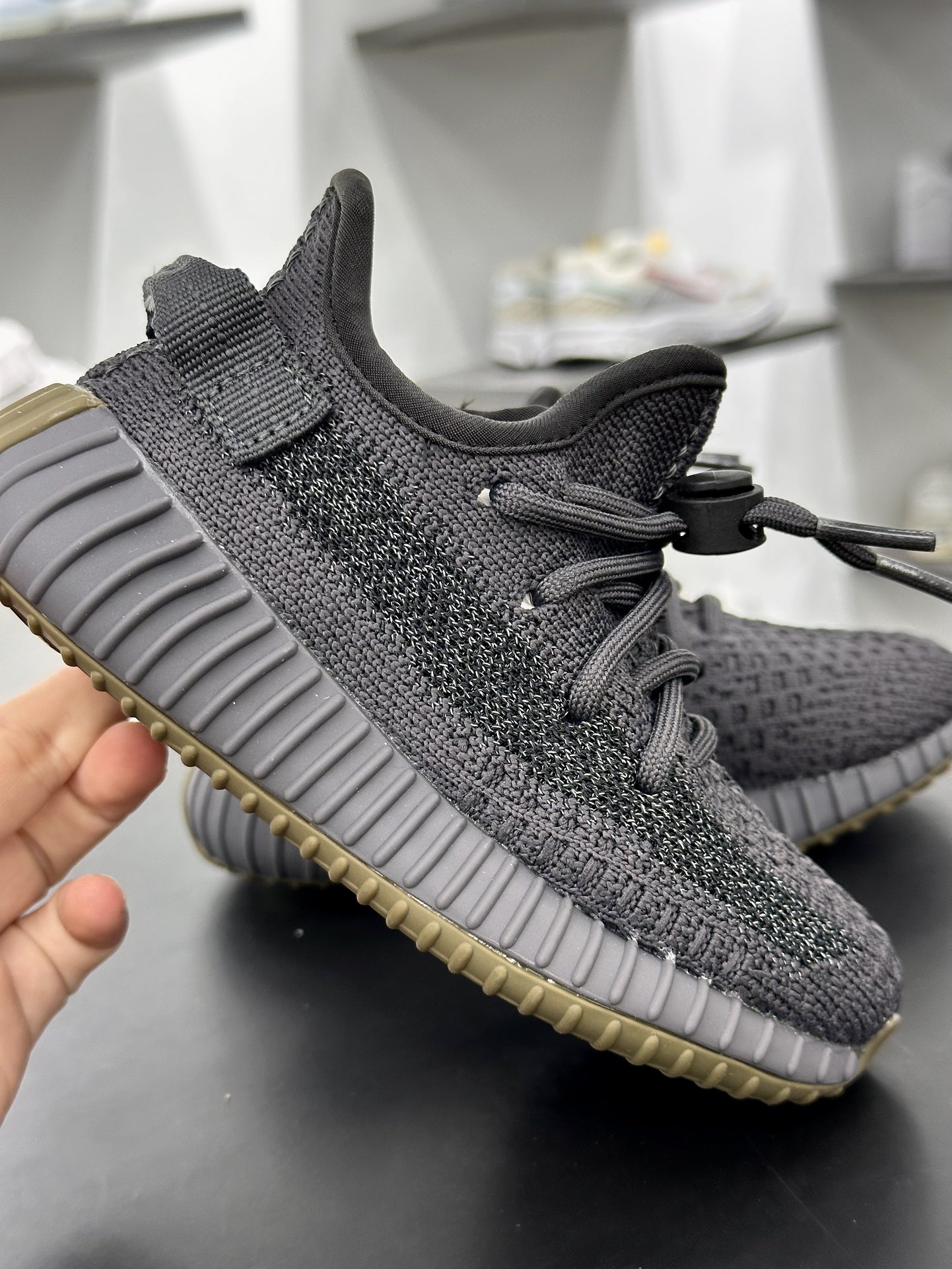 Adidas Yeezy Boost 350 V2”Core Black/White”椰子系列低帮慢跑鞋童鞋“黑生胶侧透”FY2903