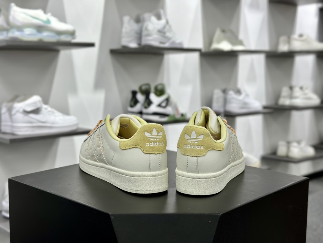 三叶草Adidas Originals Superstar”Cream White/Yellow”经典板鞋“皮革白黄马卡龙鞋饰”IF1805