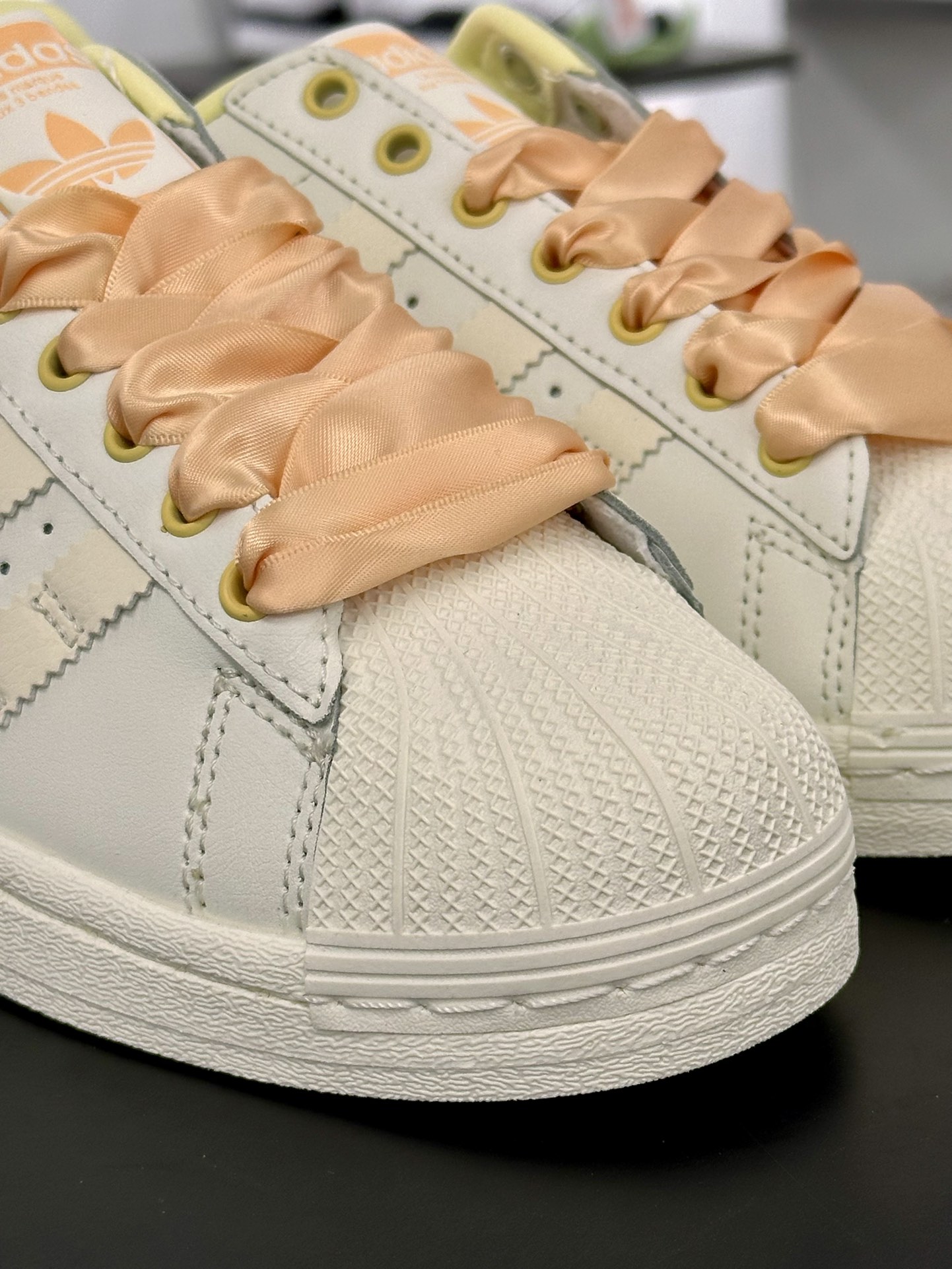 三叶草Adidas Originals Superstar”Cream White/Yellow”经典板鞋“皮革白黄马卡龙鞋饰”IF1805