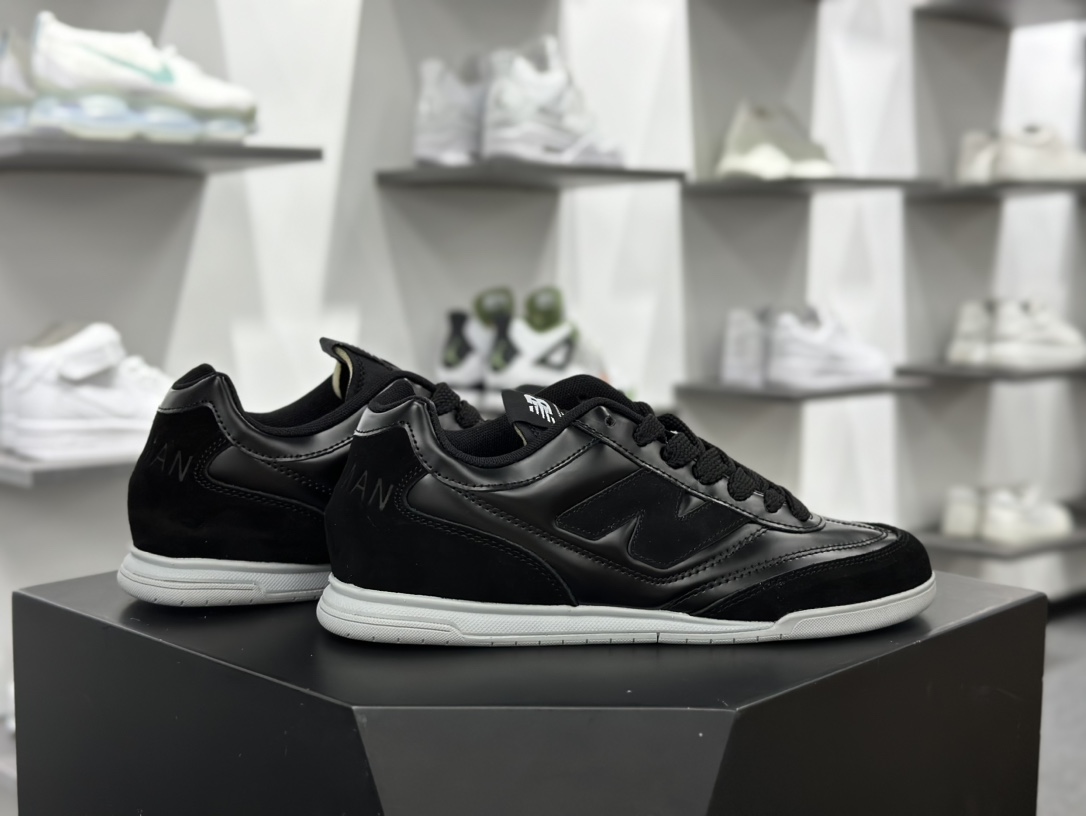 NB新百伦New Balance RC24系列低帮复古足球德训风休闲运动鞋“联名亮黑灰”URC42LA