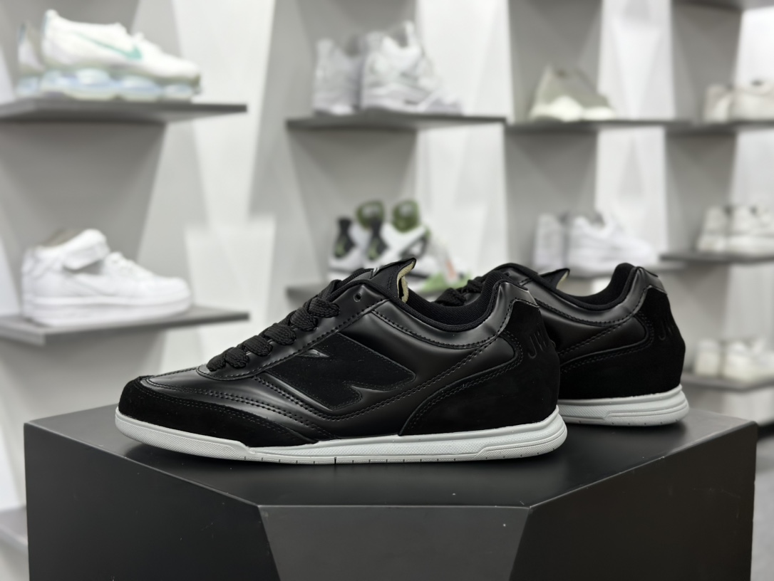 NB新百伦New Balance RC24系列低帮复古足球德训风休闲运动鞋“联名亮黑灰”URC42LA