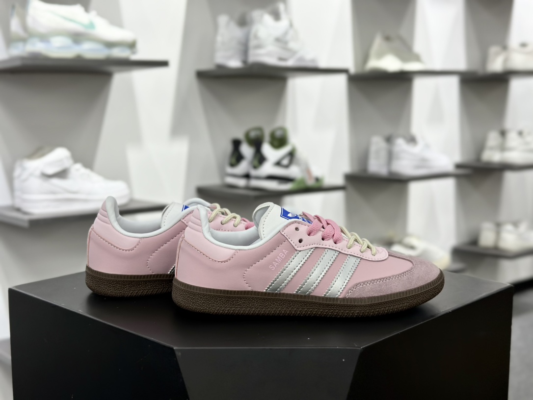 三叶草Adidas Originals Samba Vegan OG”SPD”桑巴舞系列绅士板鞋“芭比粉白蕾丝边焦糖底”B75809