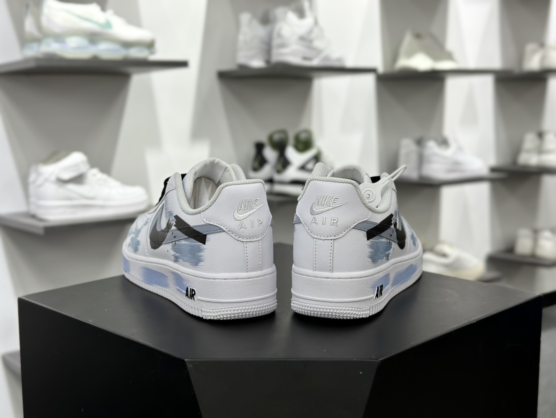 耐克Nike Air Force 1'07 Low”White/Blue/Black/Graffiti”空军一号板鞋“皮革白浅蓝黑断钩涂鸦”CW2288-111