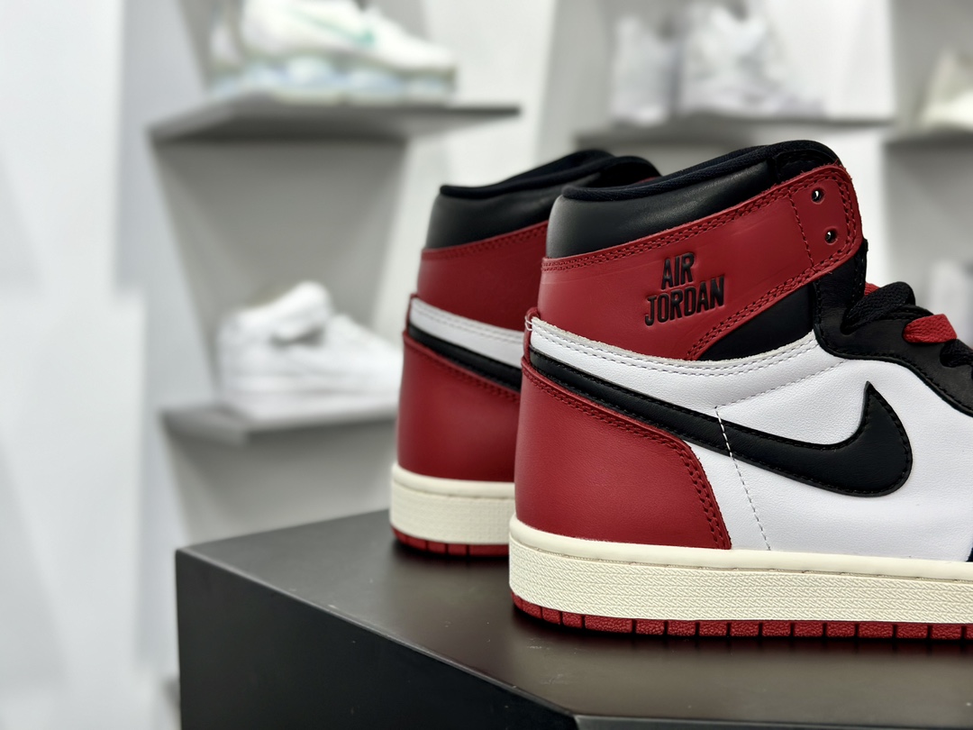 耐克Nike Air Jordan 1 Retro High OG”Black Toe”AJ1代经典复篮球鞋“黑白脚趾芝加哥广告款”DZ5485-106