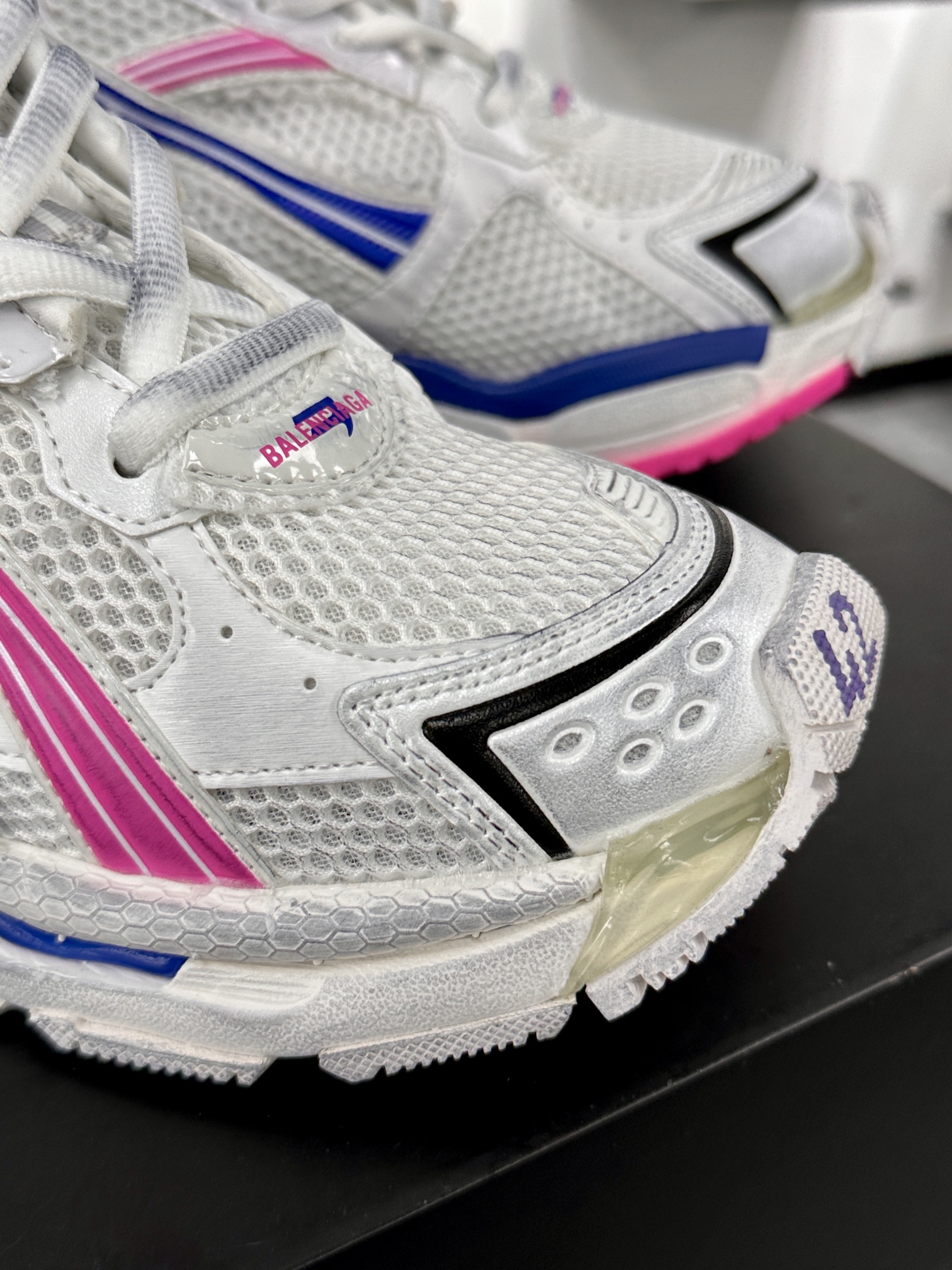 巴黎世家BALENCIAGA Runner Sneaker”White/Blue/Pink/Purple”2.0慢跑鞋“2.0解构破坏白蓝粉紫”772774 W3RMU 9554