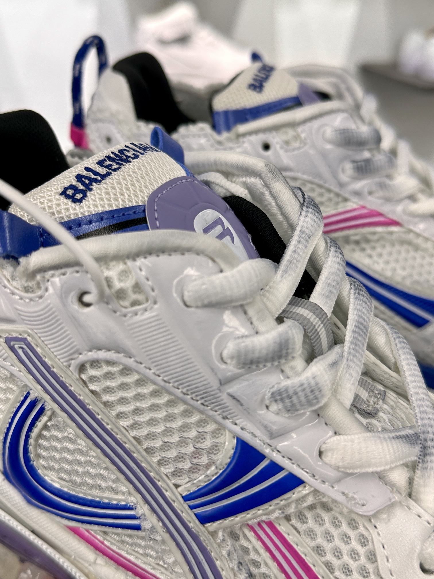 巴黎世家BALENCIAGA Runner Sneaker”White/Blue/Pink/Purple”2.0慢跑鞋“2.0解构破坏白蓝粉紫”772774 W3RMU 9554