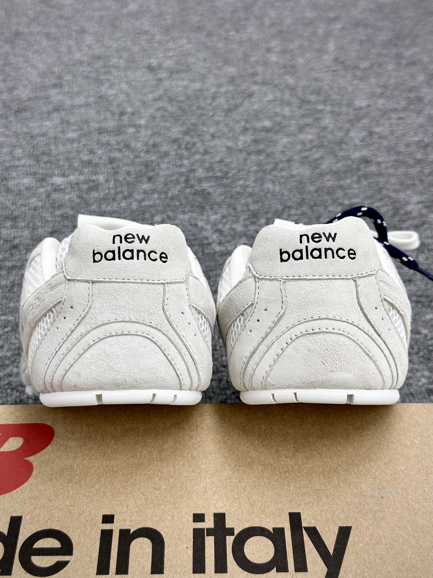 缪缪Miu Miu x NB新百伦New Balance 530 SL系列低帮经典慢跑鞋“联名浅灰海军蓝鞋带”5E165E_3D8C_F0009_F_BD05