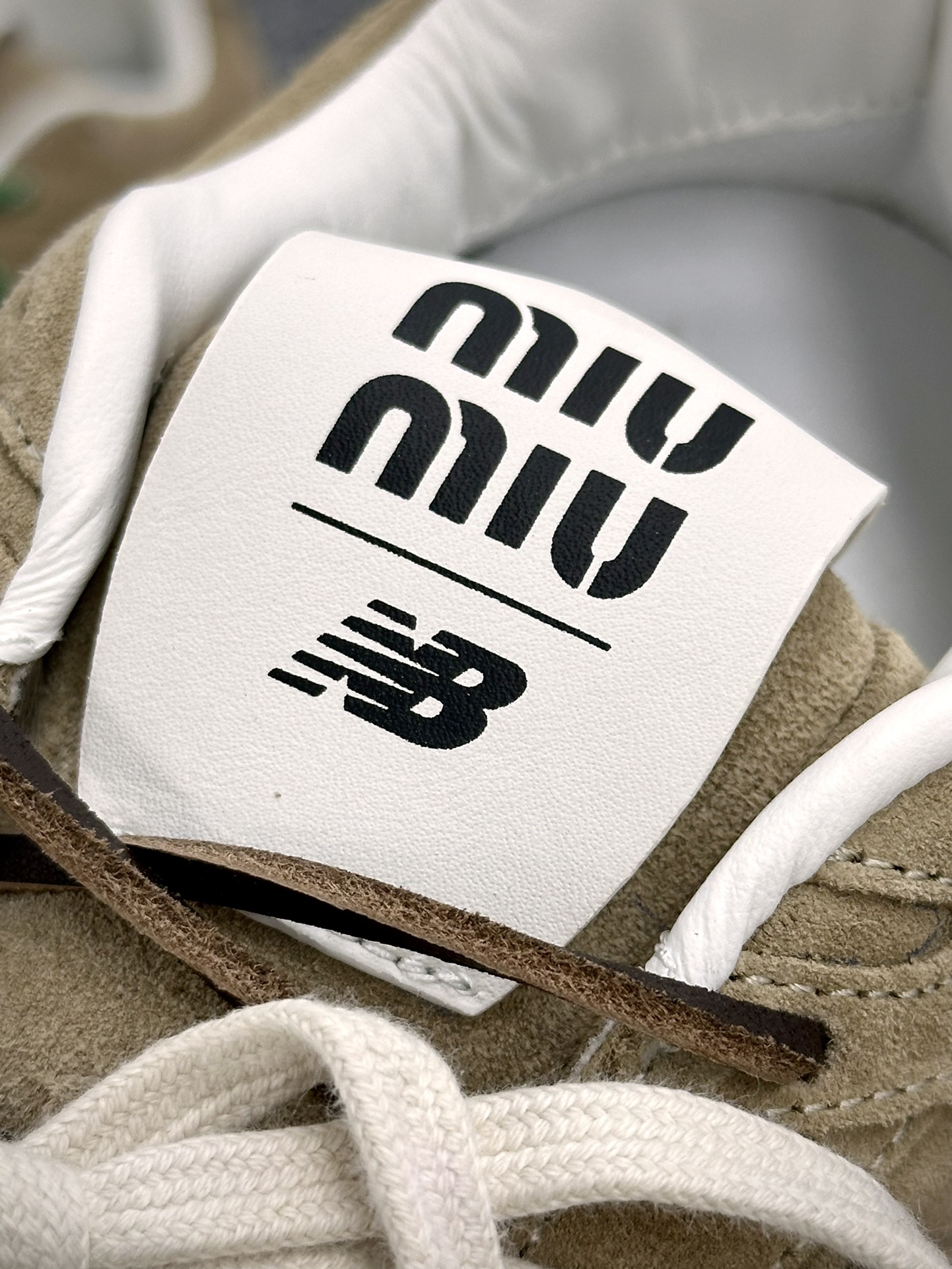 缪缪Miu Miu x NB新百伦New Balance 530 SL系列低帮慢跑鞋“联名驼棕绿鞋带”5E165E_Z5O_F0379_F_D005