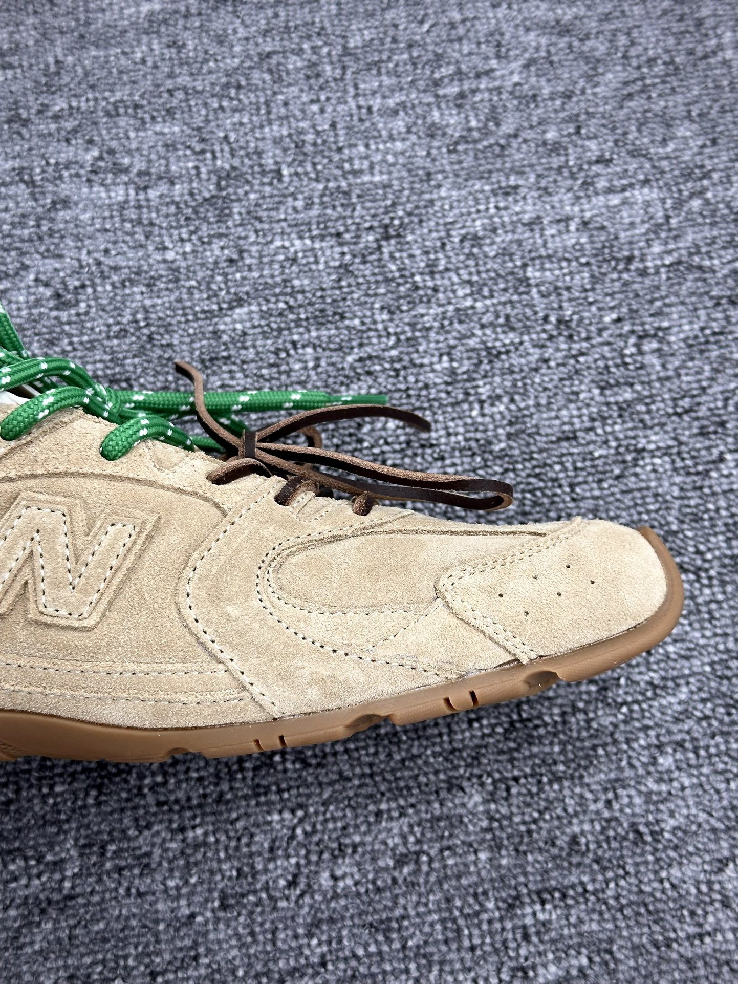 缪缪Miu Miu x NB新百伦New Balance 530 SL系列低帮慢跑鞋“联名驼棕绿鞋带”5E165E_Z5O_F0379_F_D005